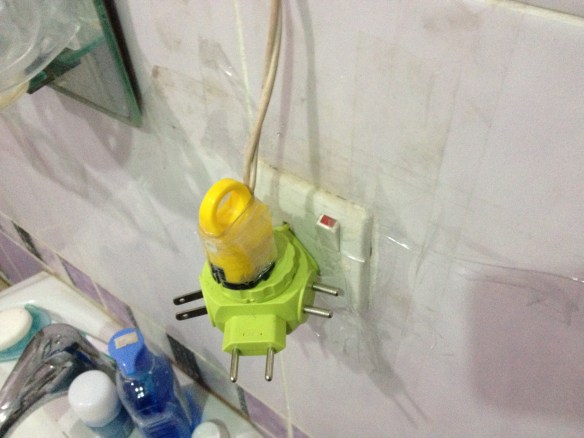 Kontakten som sitter i duschen!